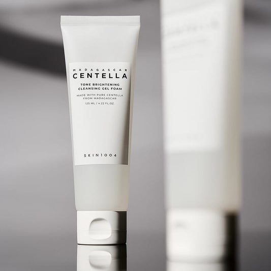 SKIN1004 Centella Tone Brightening Cleansing Gel Foam | Moisturizing & Gentle Exfoliating Cleanser with Niacinamide for Sensitive Skin, 125ml